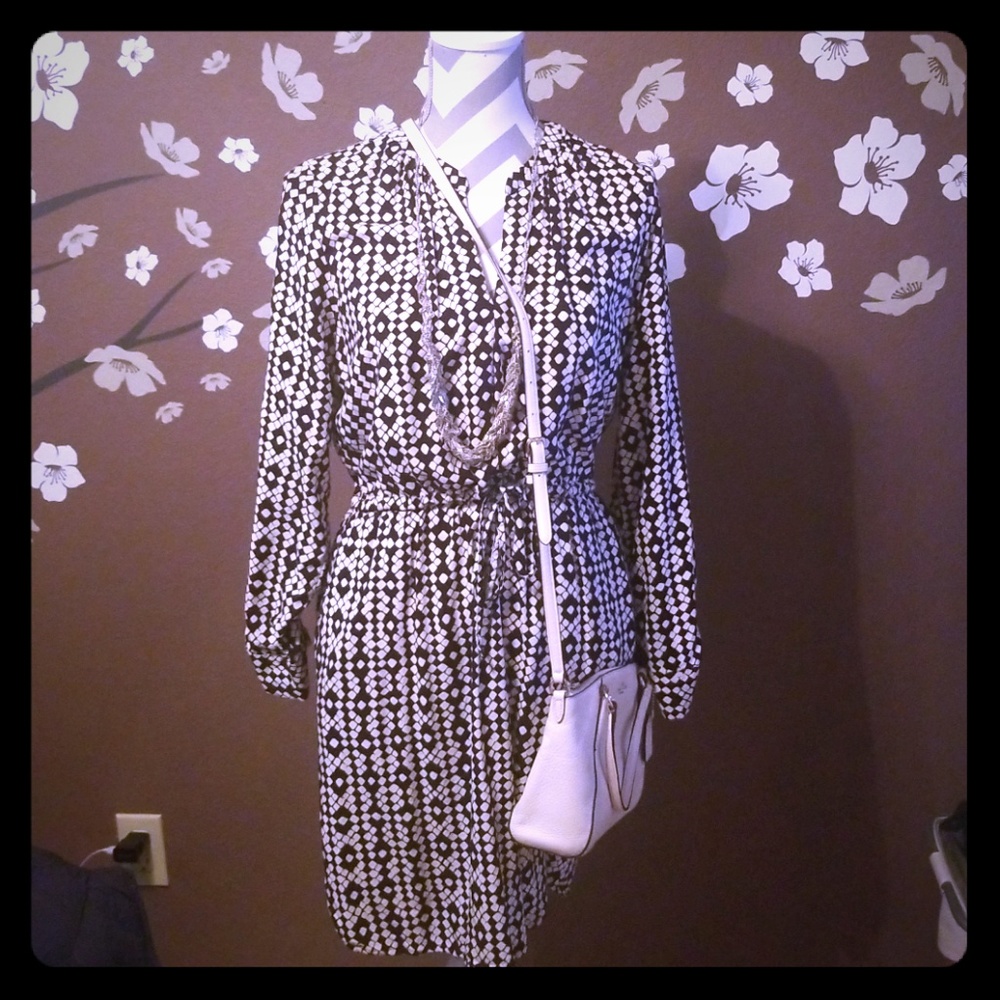 Black and white draw-string waiste dress.